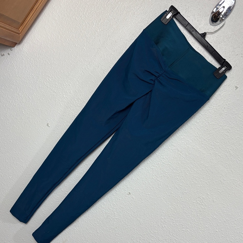 1201 Cute Booty Scrunch Butt Teal High-Waisted Leggings. SzS